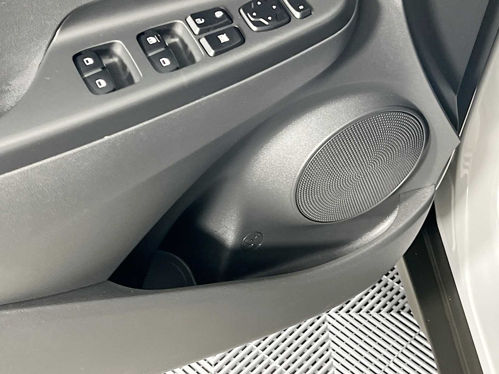 2023 Hyundai Kona SE - Photo 18