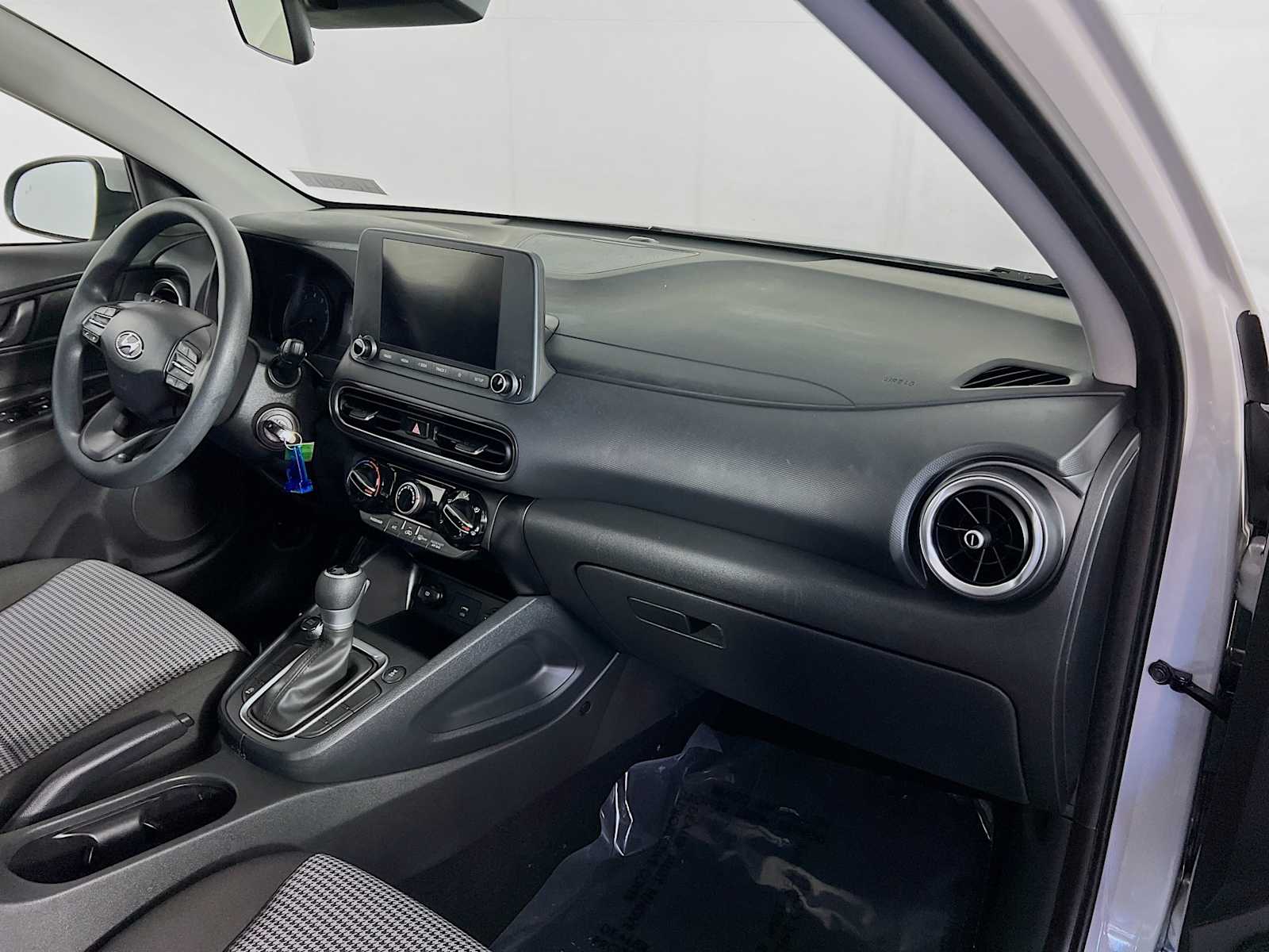 2023 Hyundai Kona SE - Photo 27