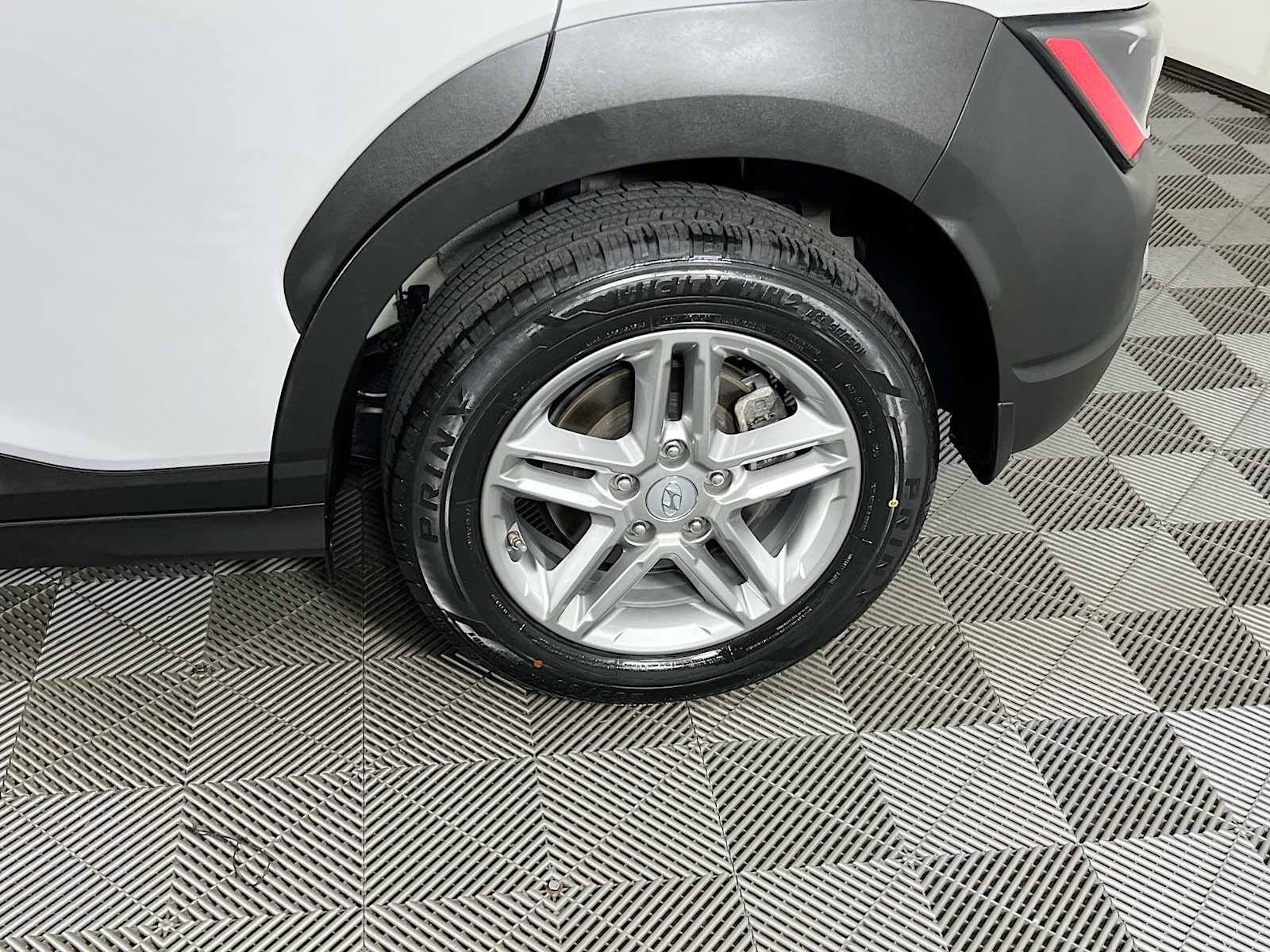 2023 Hyundai Kona SE - Photo 29