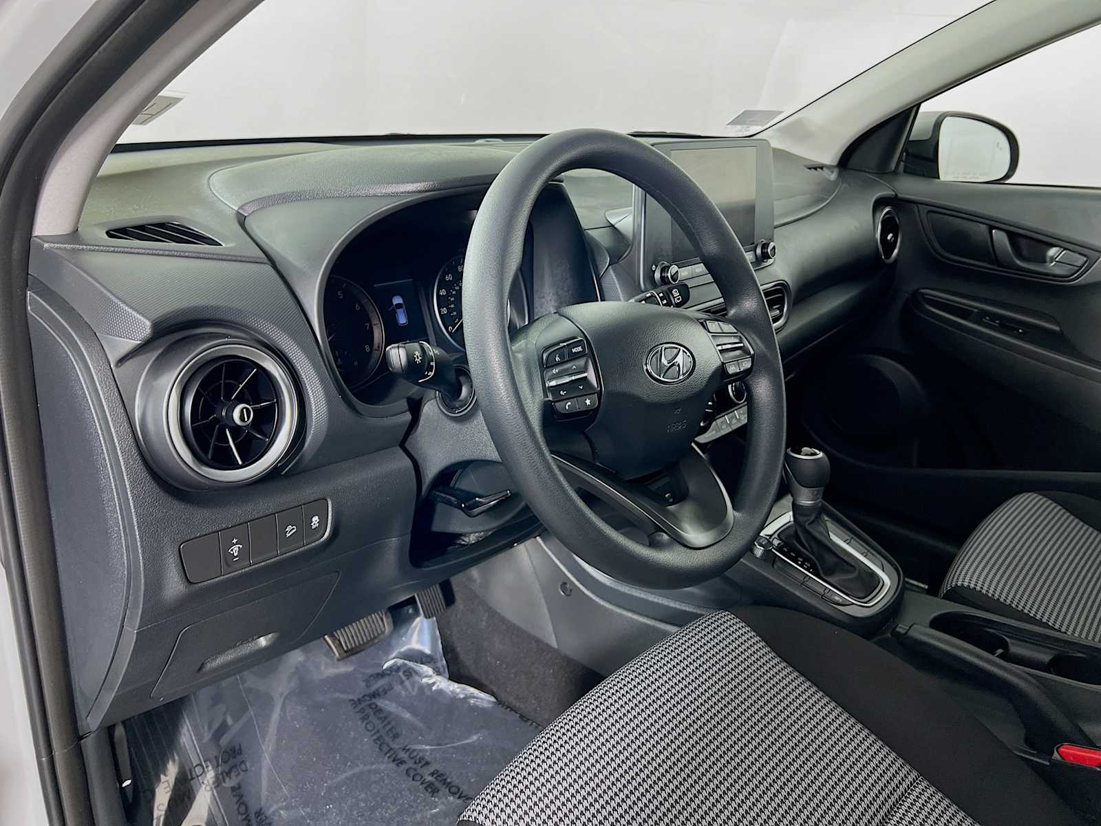 2023 Hyundai Kona SE - Photo 9