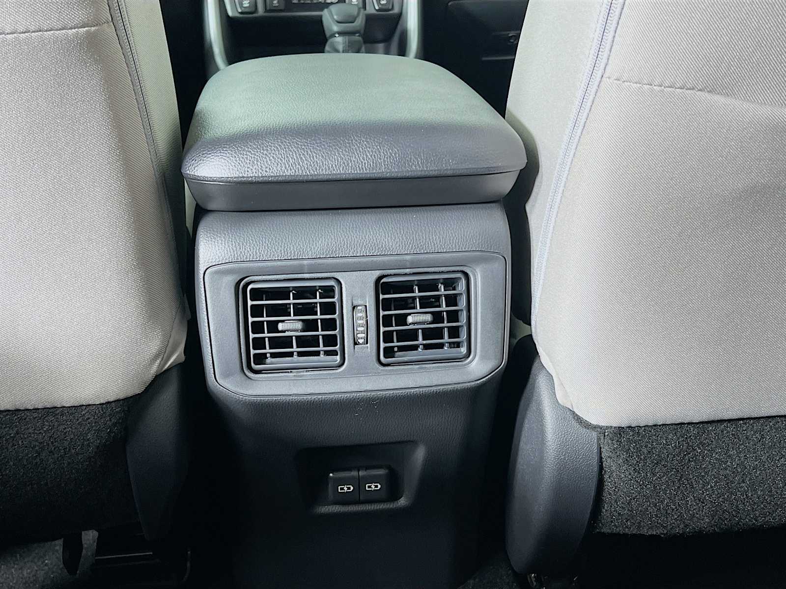 2025 Toyota RAV4 XLE - Photo 14