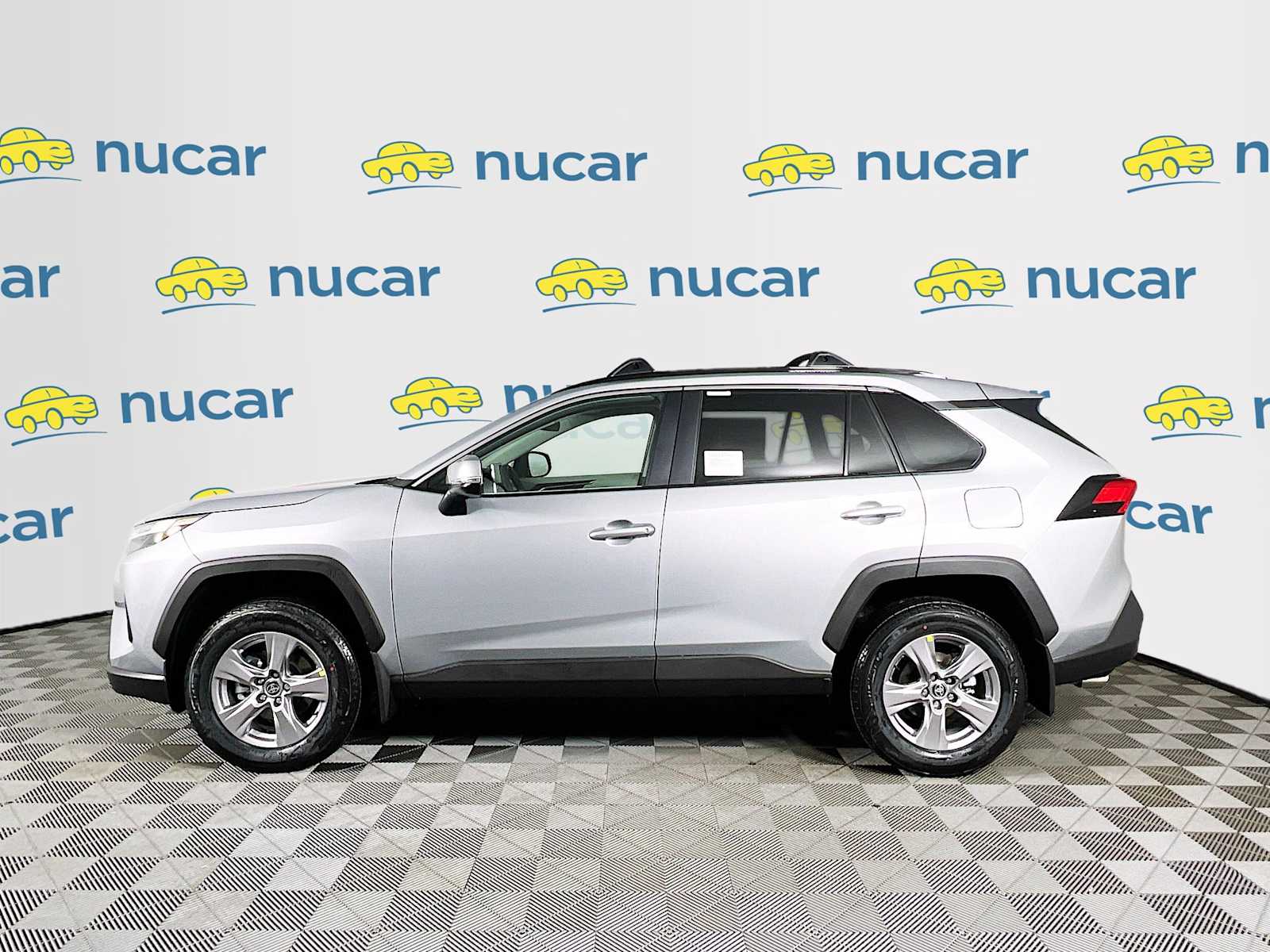 2025 Toyota RAV4 XLE - Photo 3