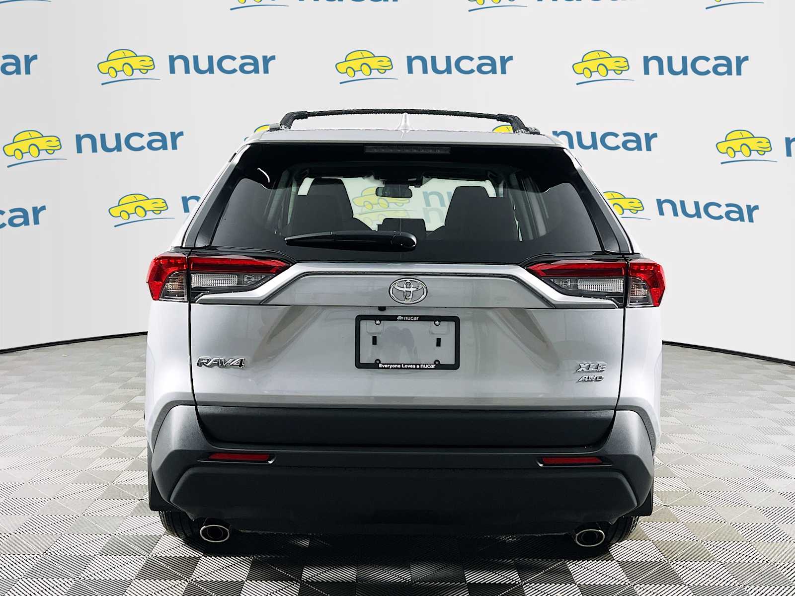 2025 Toyota RAV4 XLE - Photo 5