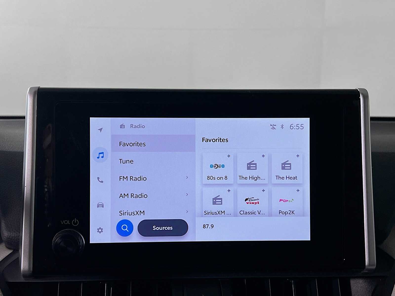 2025 Toyota RAV4 XLE - Photo 8