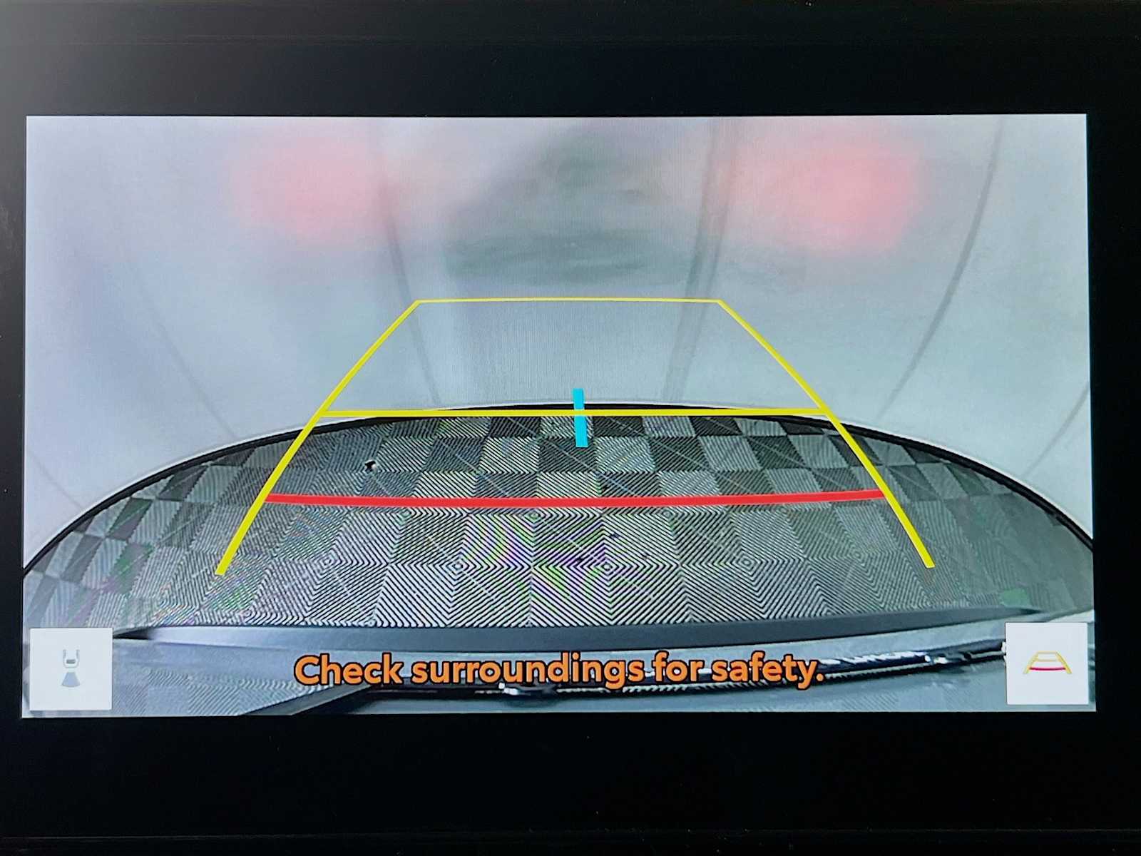 2025 Toyota RAV4 XLE - Photo 9