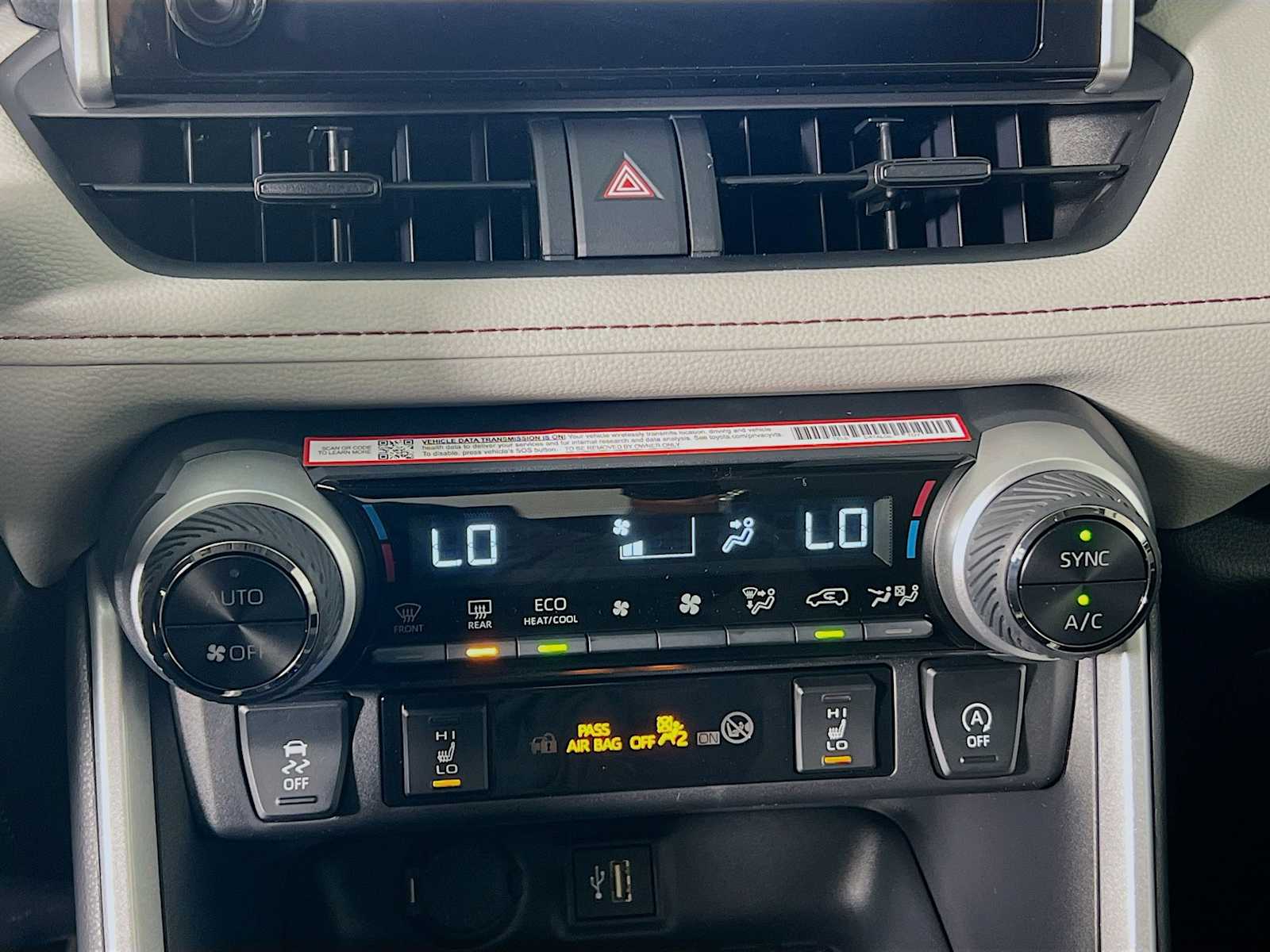 2025 Toyota RAV4 XLE - Photo 10