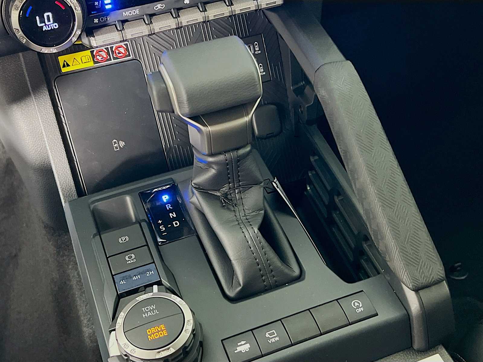 2025 Toyota Tacoma Limited - Photo 11