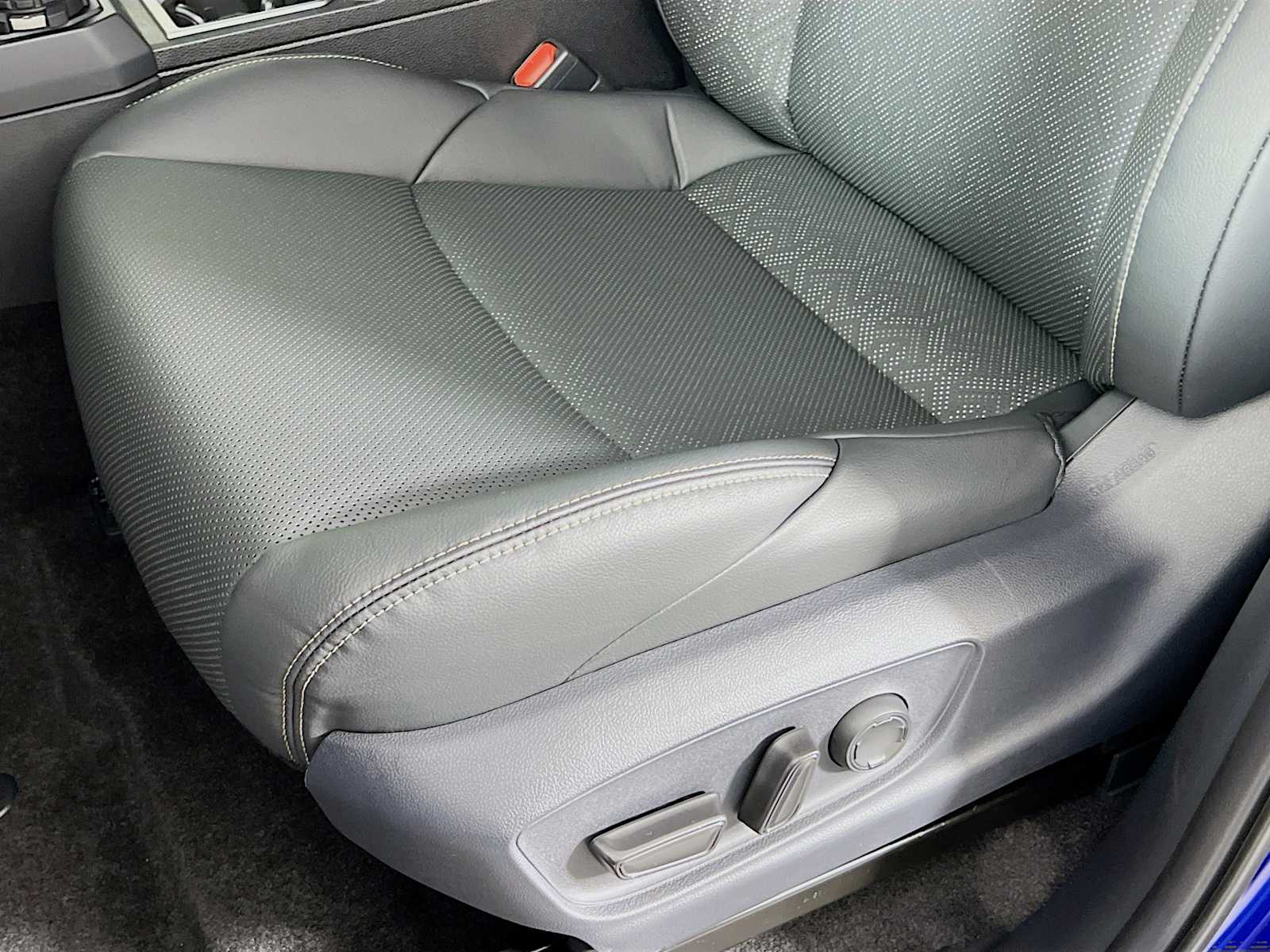 2025 Toyota Tacoma Limited - Photo 16