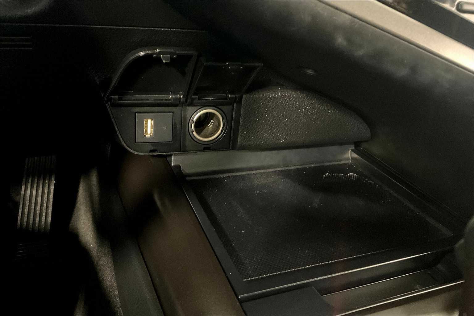 2022 Toyota Camry LE - Photo 26