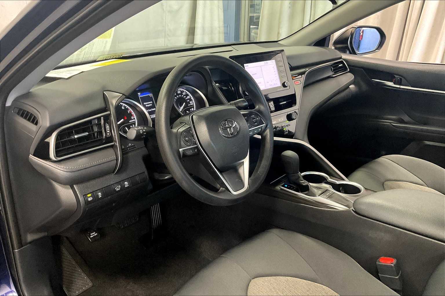 2022 Toyota Camry LE - Photo 8