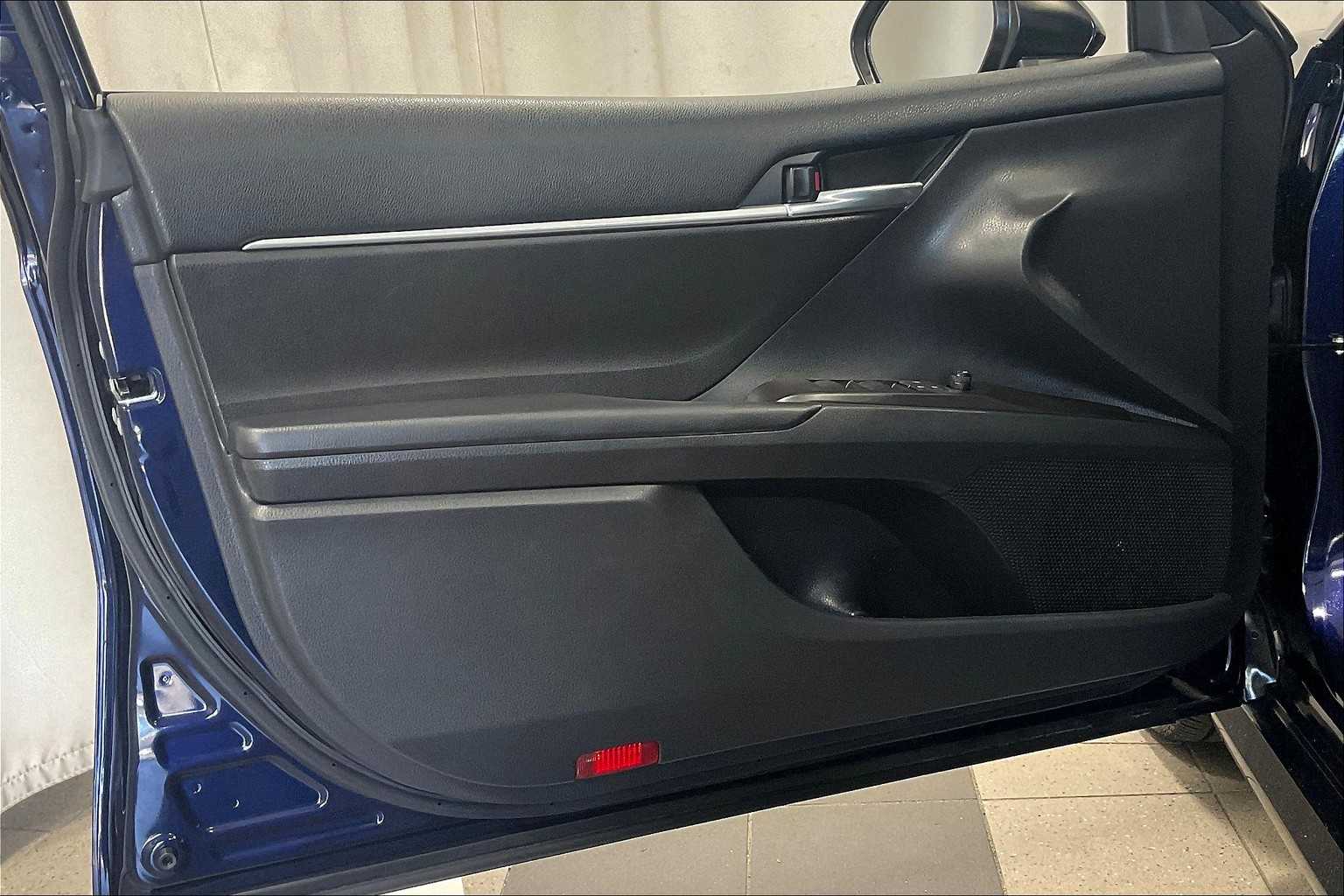2022 Toyota Camry LE - Photo 9
