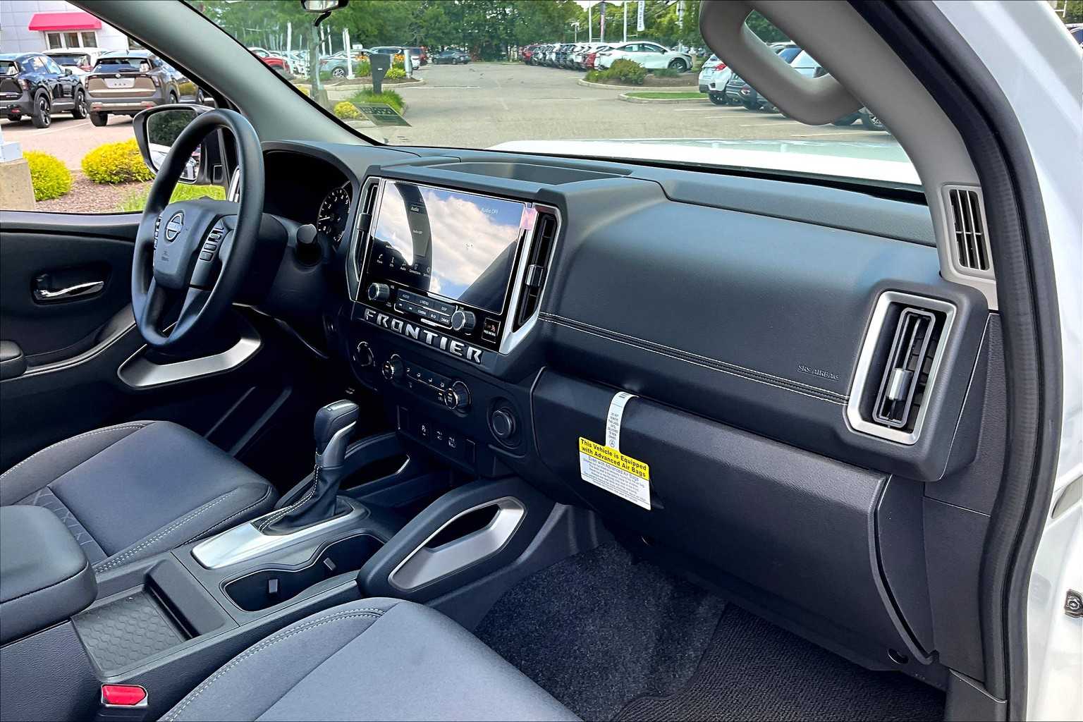 2025 Nissan Frontier SV - Photo 14