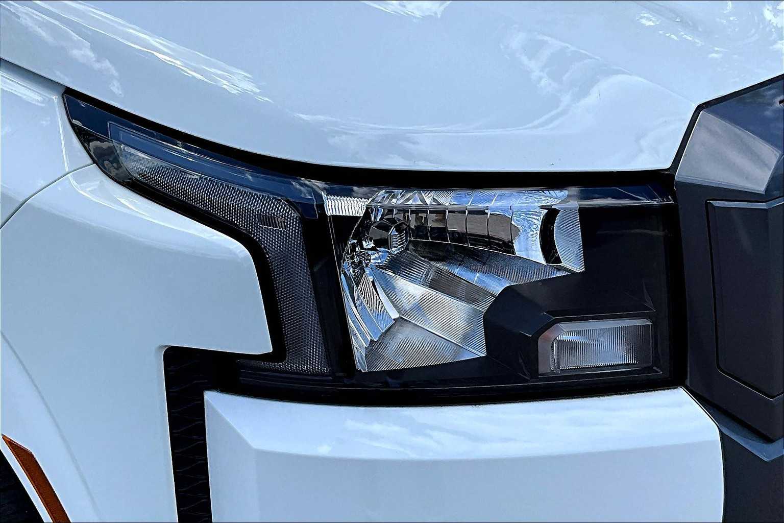 2025 Nissan Frontier SV - Photo 32