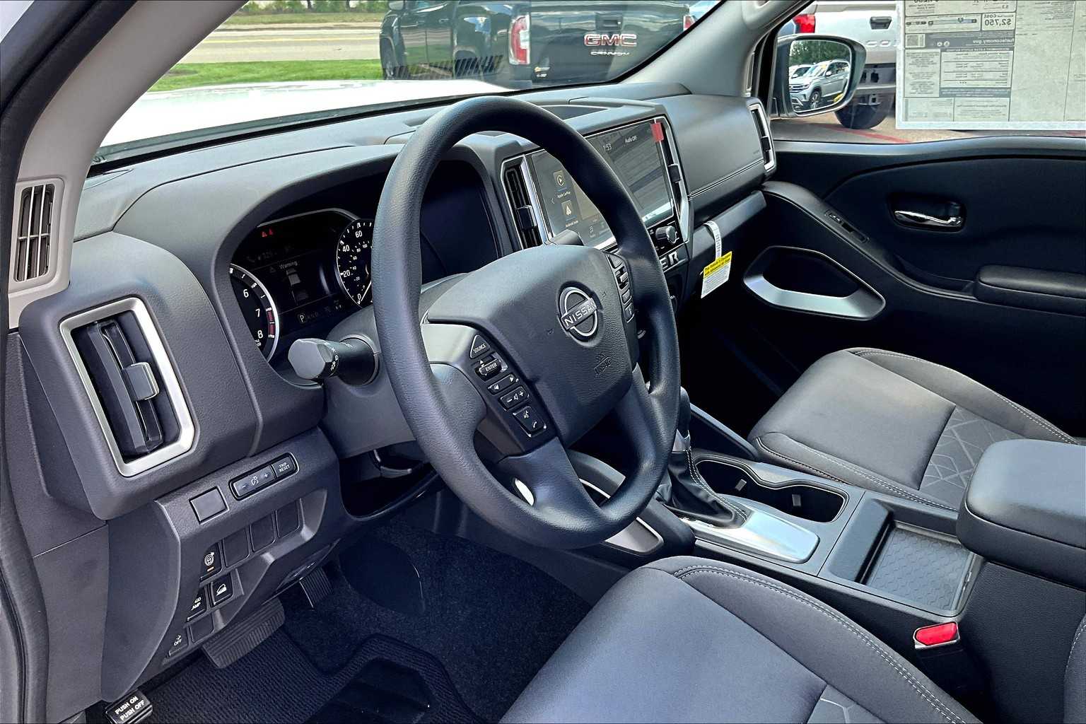 2025 Nissan Frontier SV - Photo 8