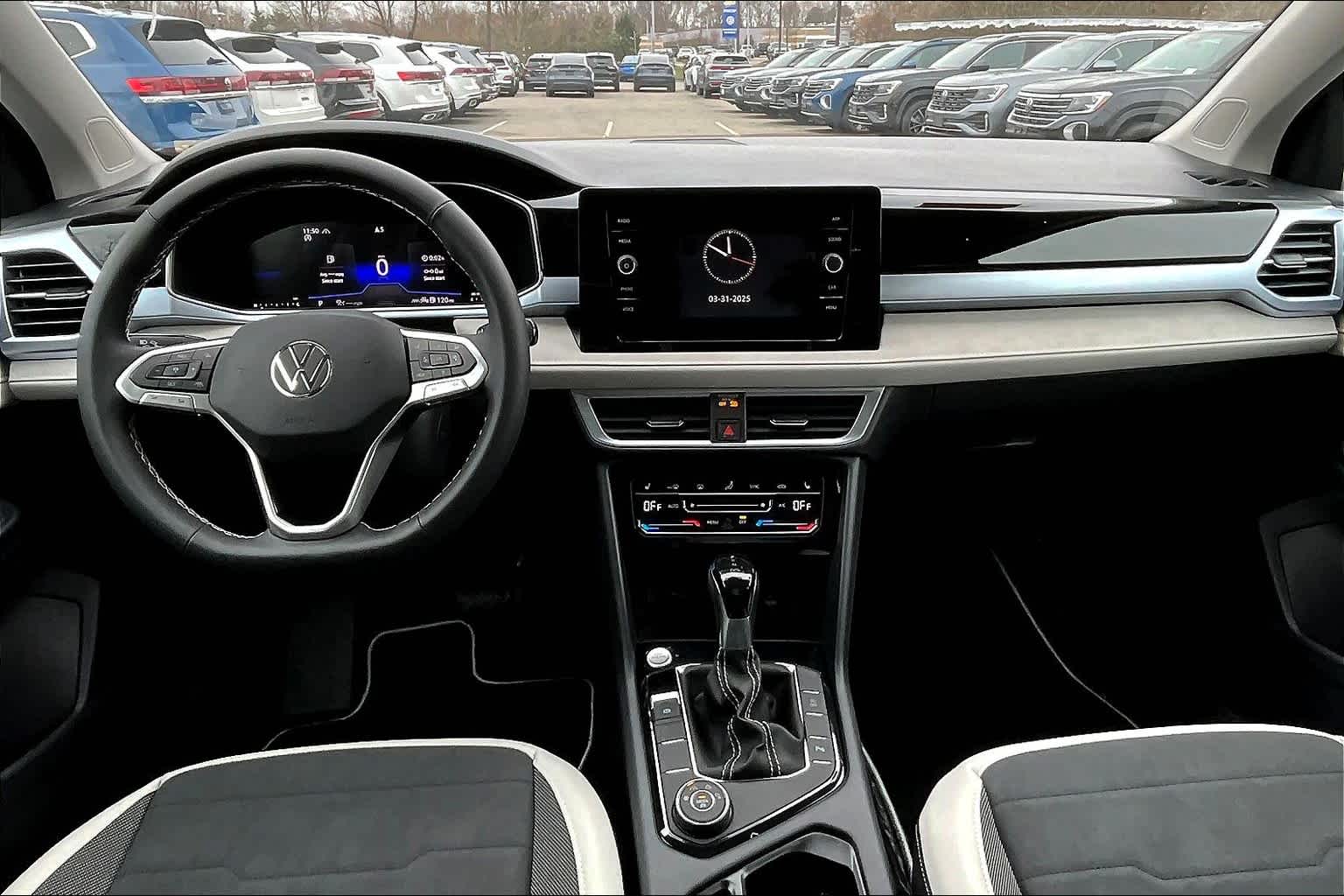 2025 Volkswagen Taos SE - Photo 12