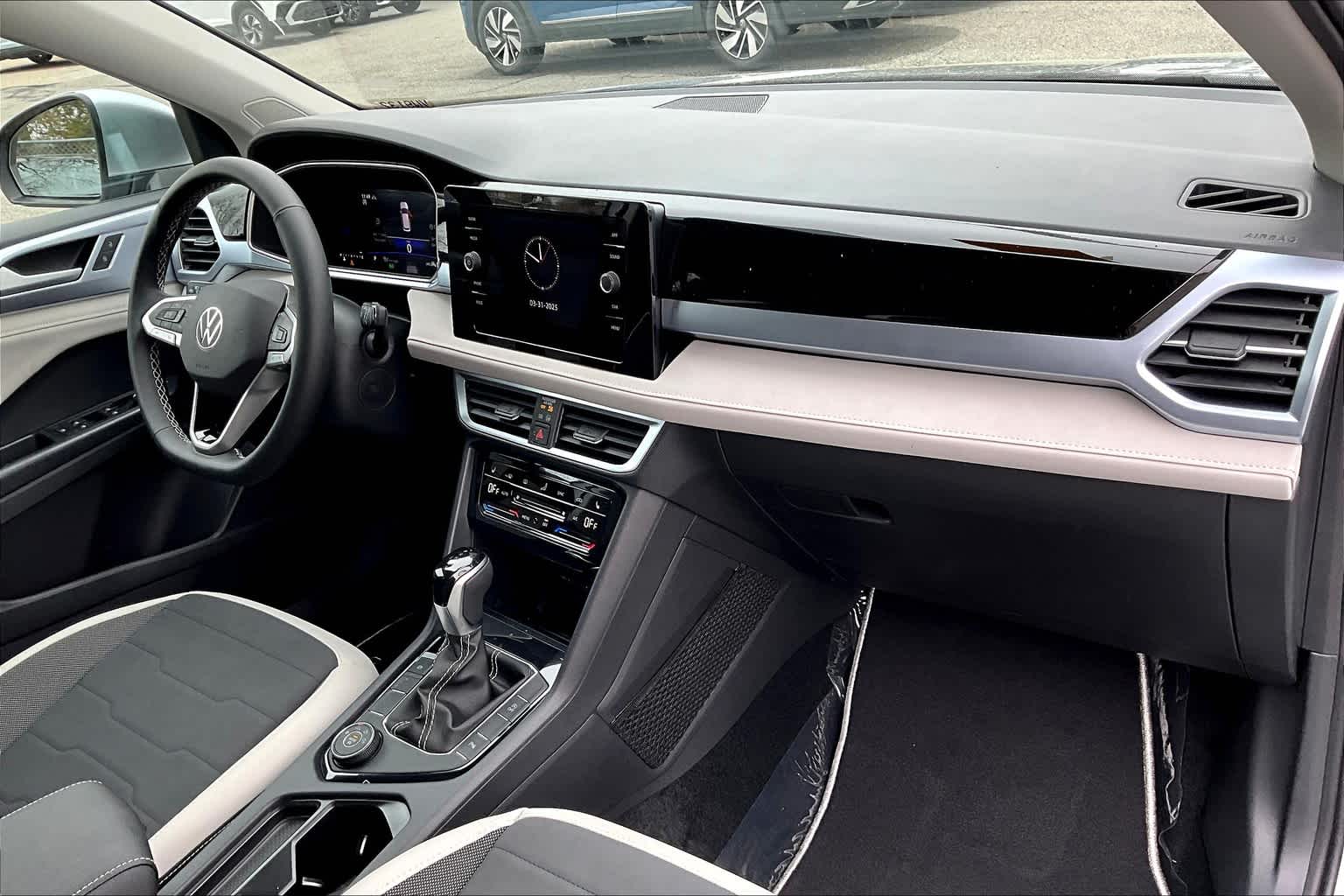 2025 Volkswagen Taos SE - Photo 10