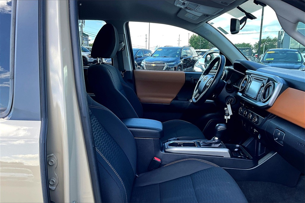 2017 Toyota Tacoma SR5 - Photo 11
