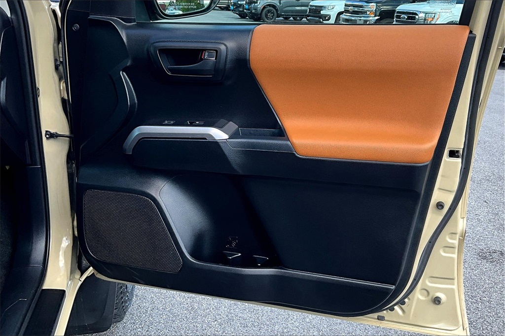 2017 Toyota Tacoma SR5 - Photo 12