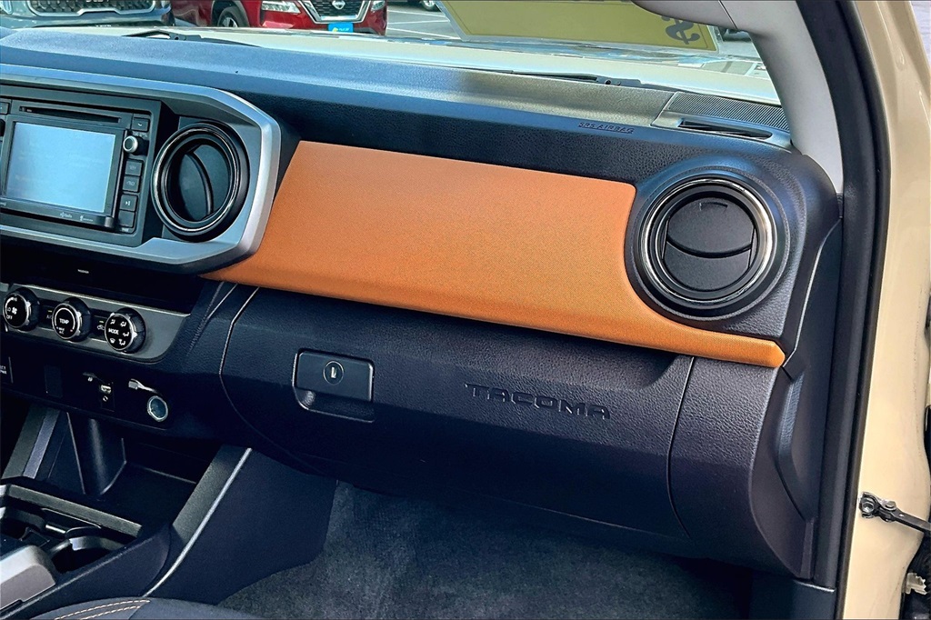 2017 Toyota Tacoma SR5 - Photo 13