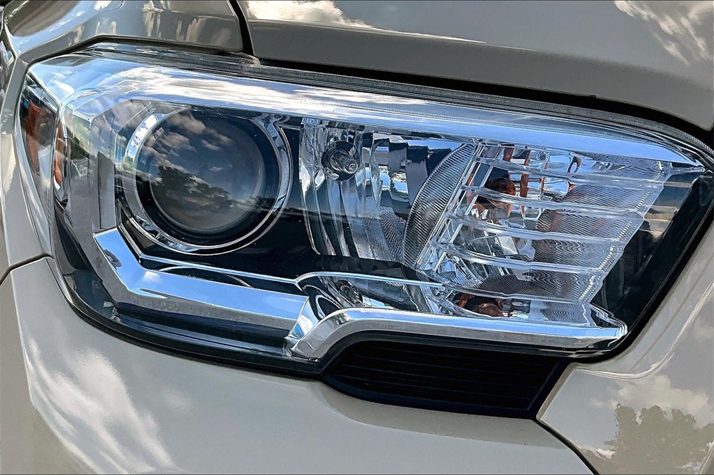 2017 Toyota Tacoma SR5 - Photo 32