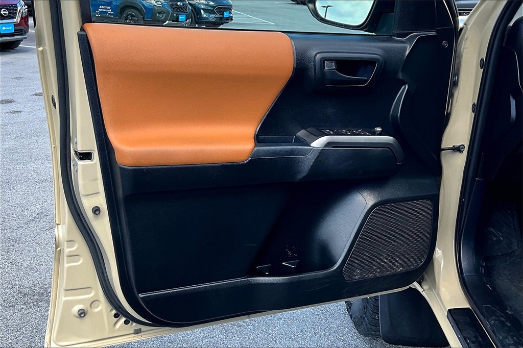 2017 Toyota Tacoma SR5 - Photo 9
