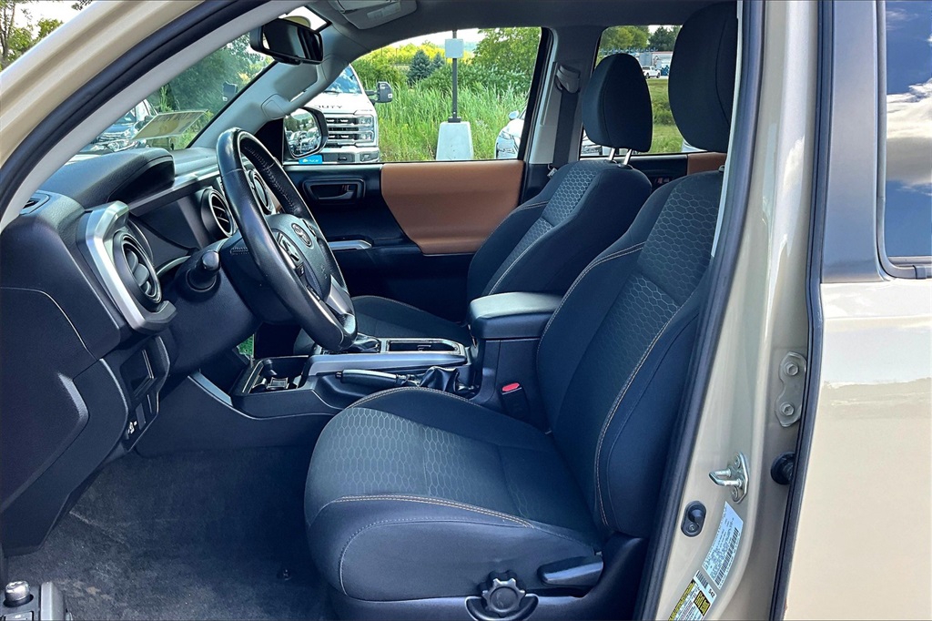 2017 Toyota Tacoma SR5 - Photo 10