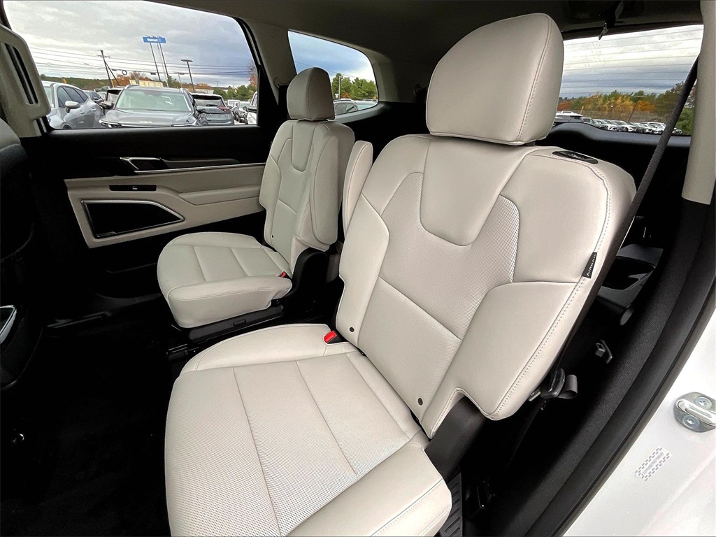 2025 Kia Telluride S - Photo 15