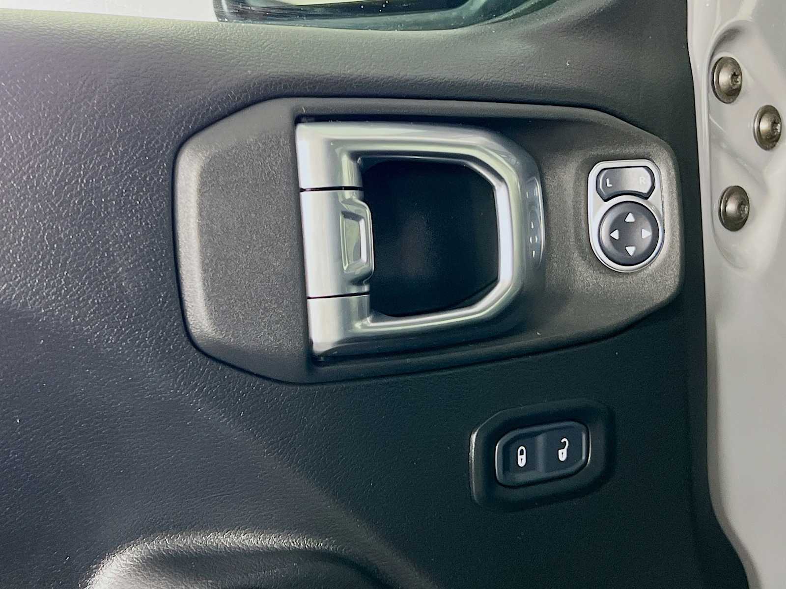 2021 Jeep Gladiator Willys - Photo 18