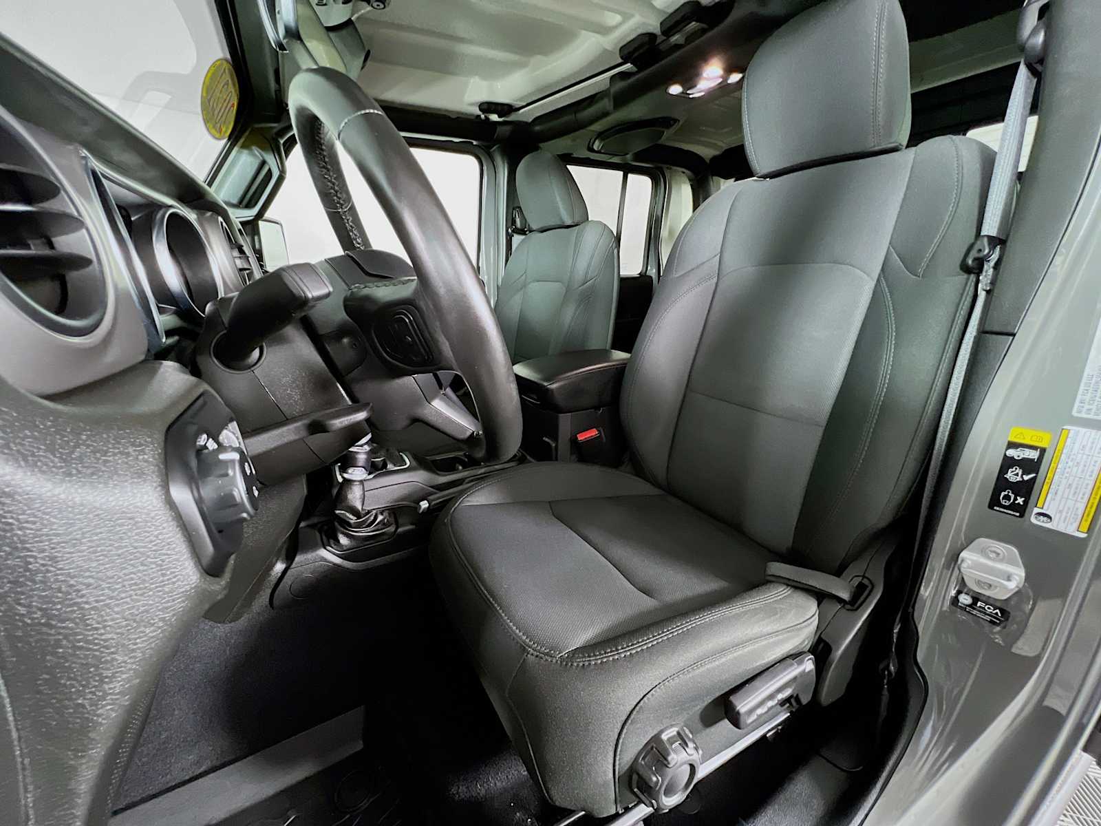 2021 Jeep Gladiator Willys - Photo 22