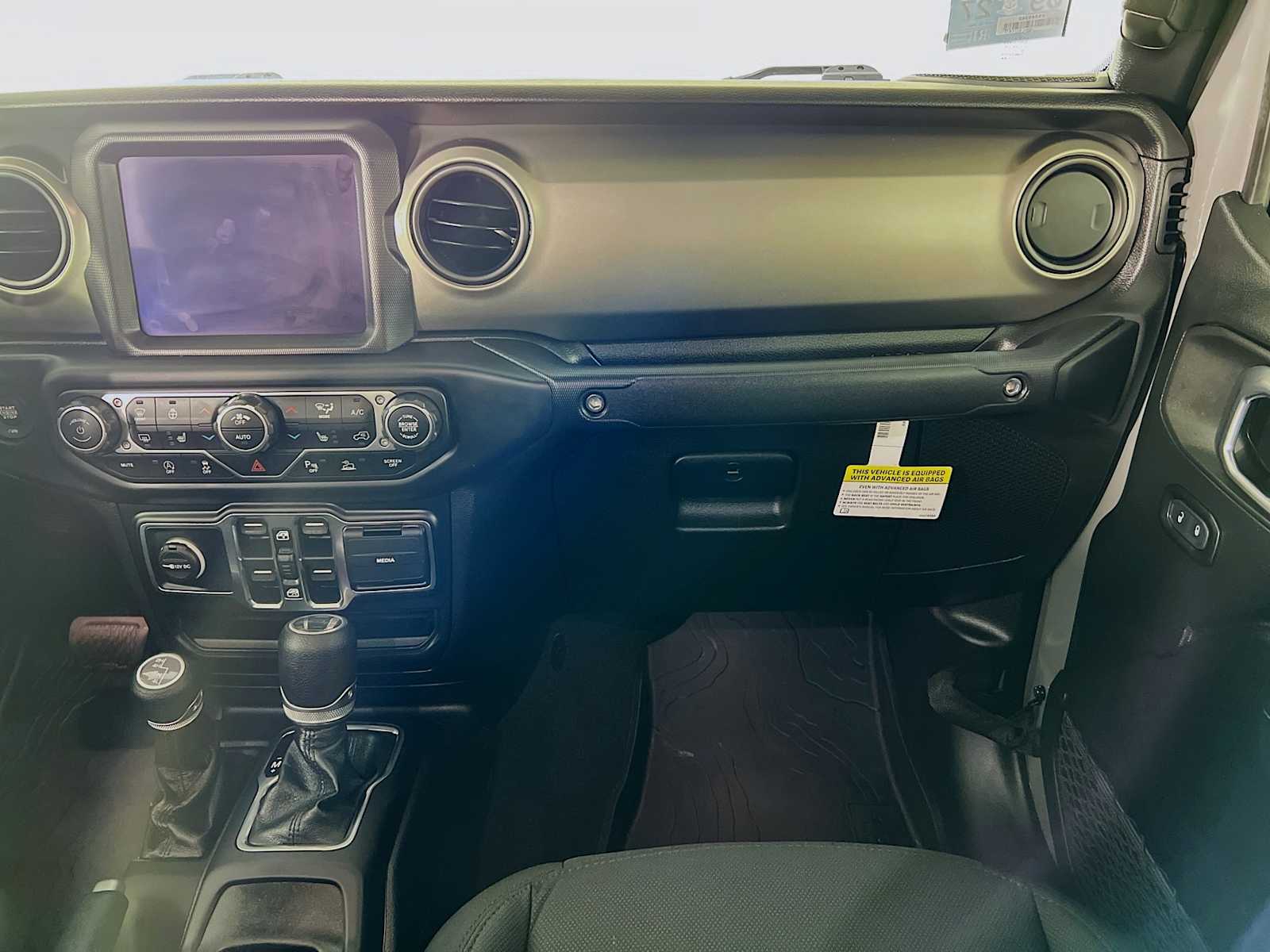 2021 Jeep Gladiator Willys - Photo 24