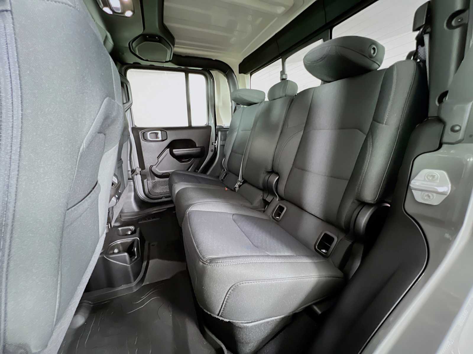 2021 Jeep Gladiator Willys - Photo 25