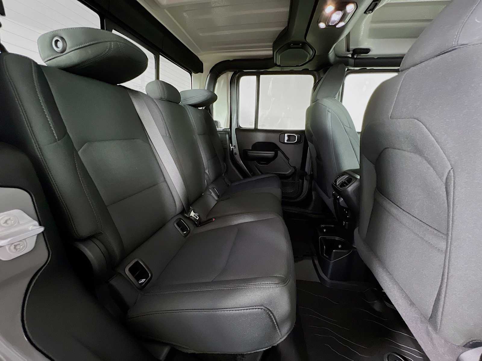 2021 Jeep Gladiator Willys - Photo 28