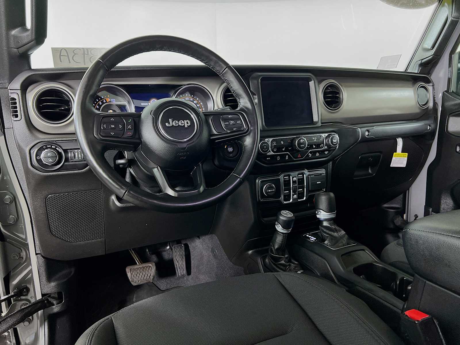 2021 Jeep Gladiator Willys - Photo 9