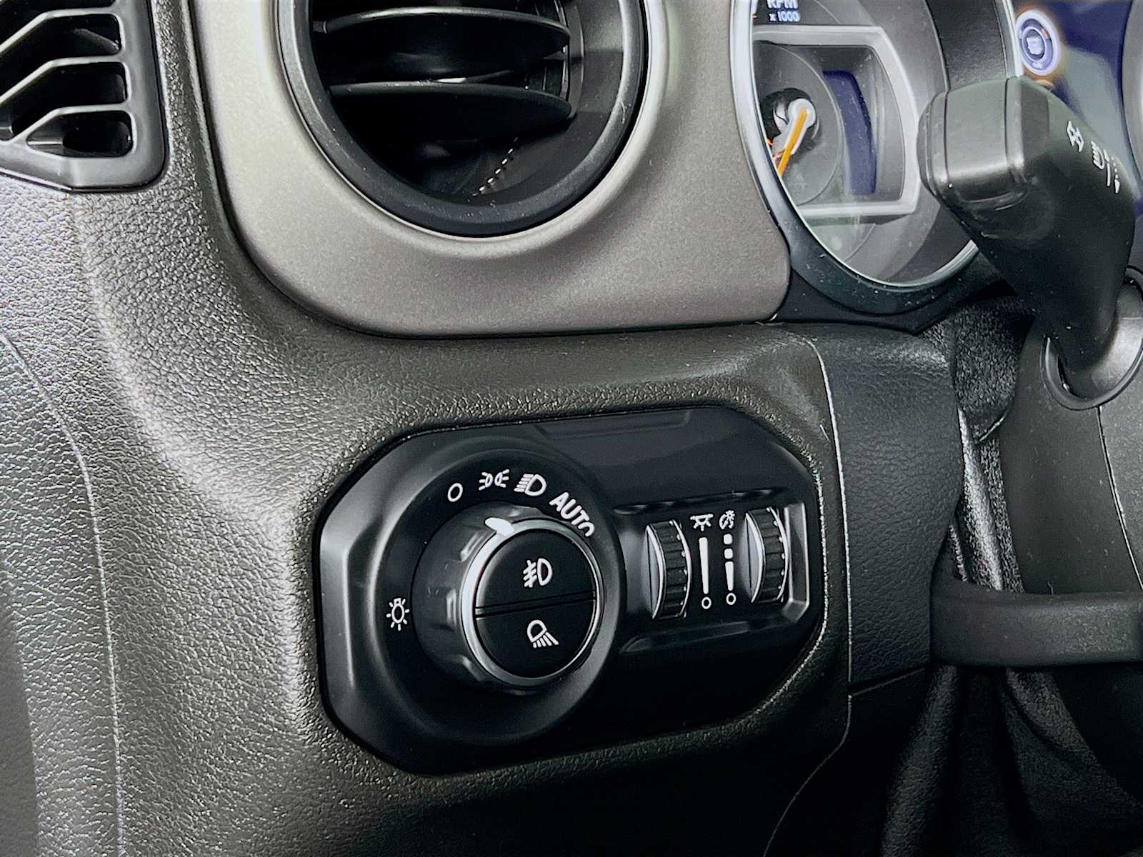 2021 Jeep Gladiator Willys - Photo 10