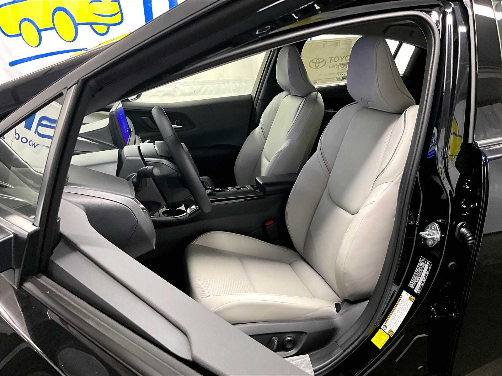 2026 Toyota Prius XLE - Photo 11