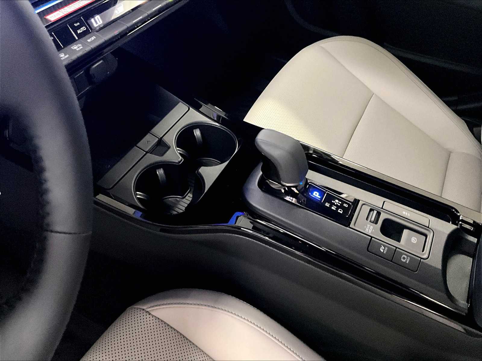 2026 Toyota Prius XLE - Photo 14