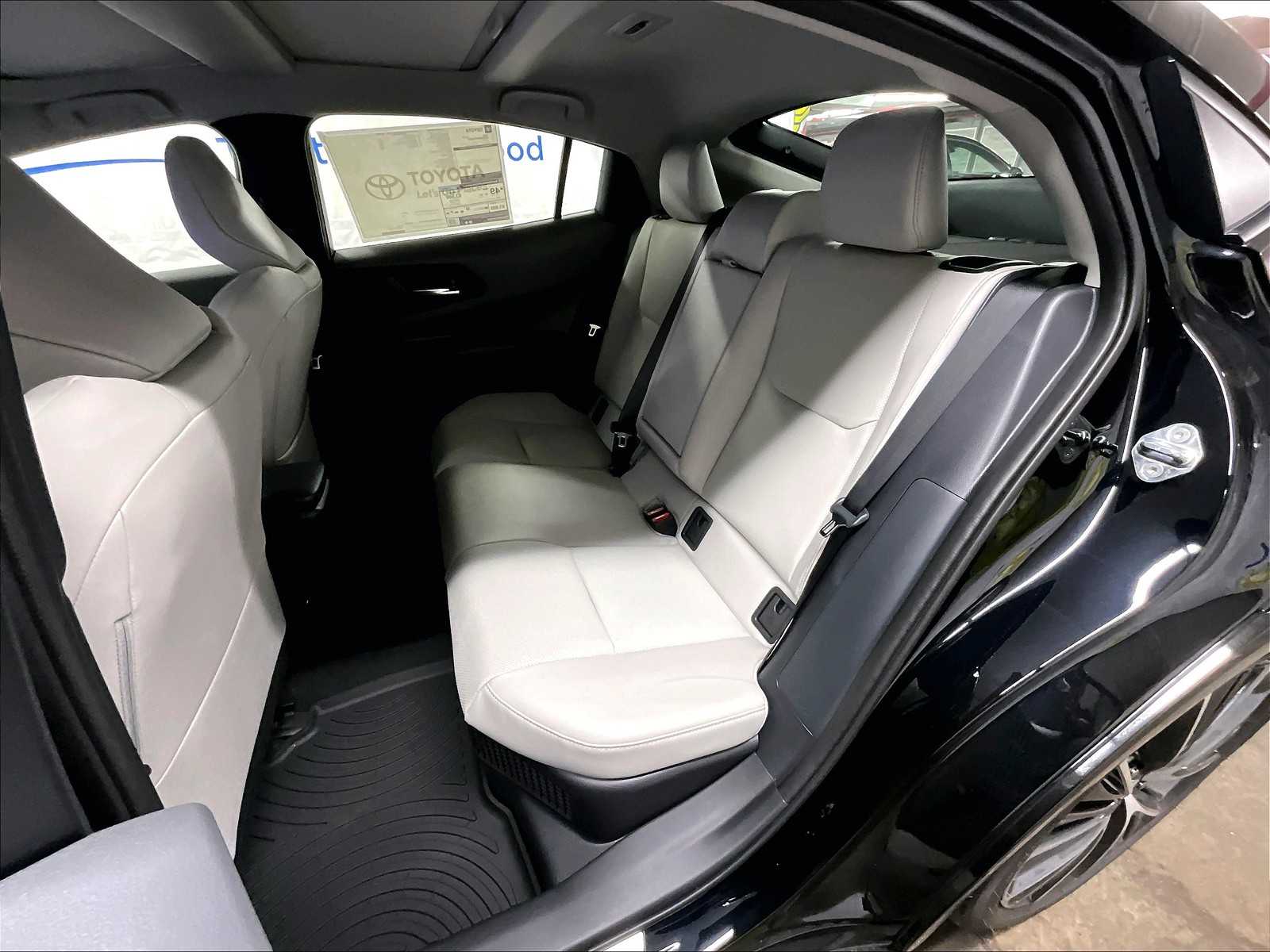 2026 Toyota Prius XLE - Photo 15