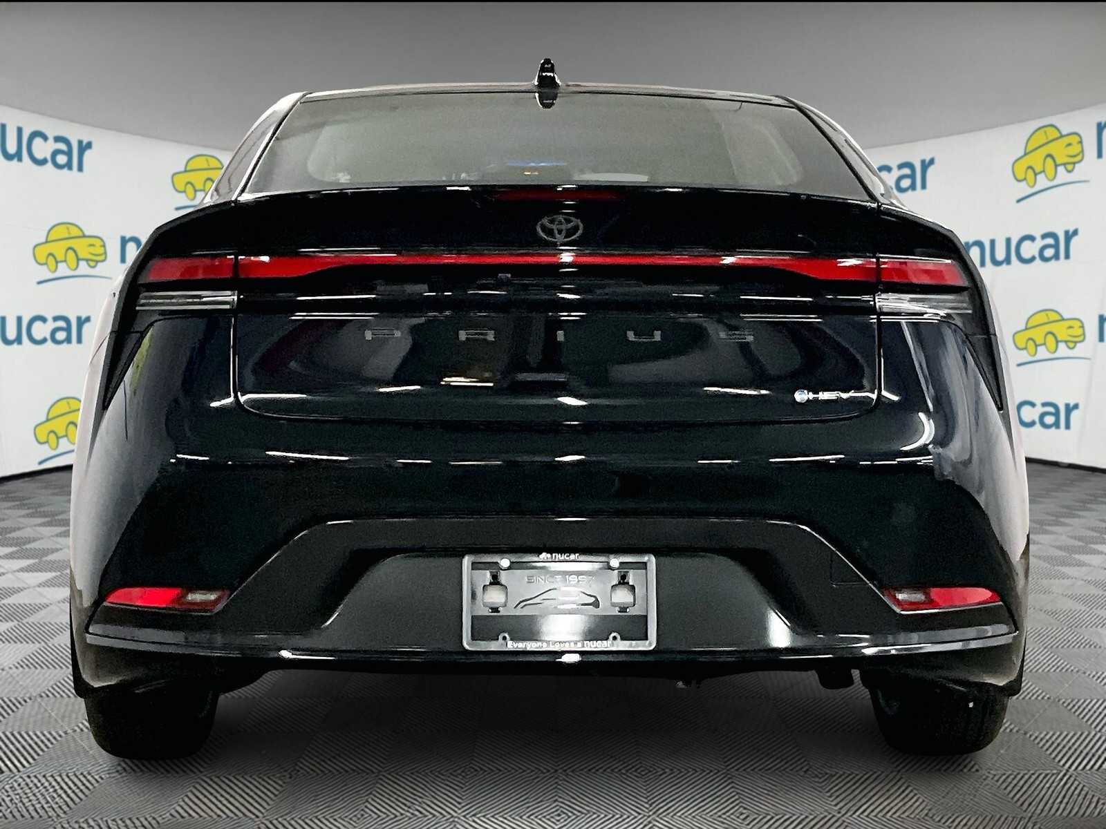 2026 Toyota Prius XLE - Photo 6