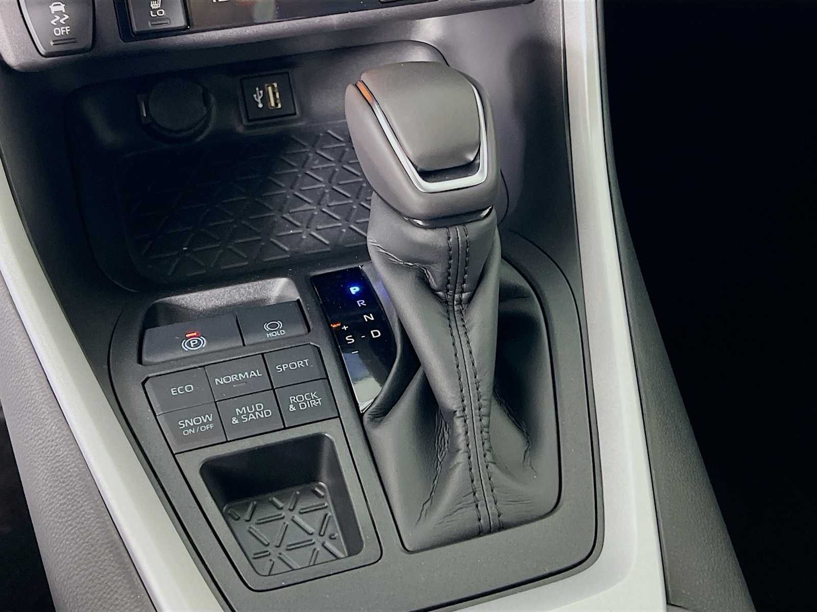 2025 Toyota RAV4 XLE Premium - Photo 11