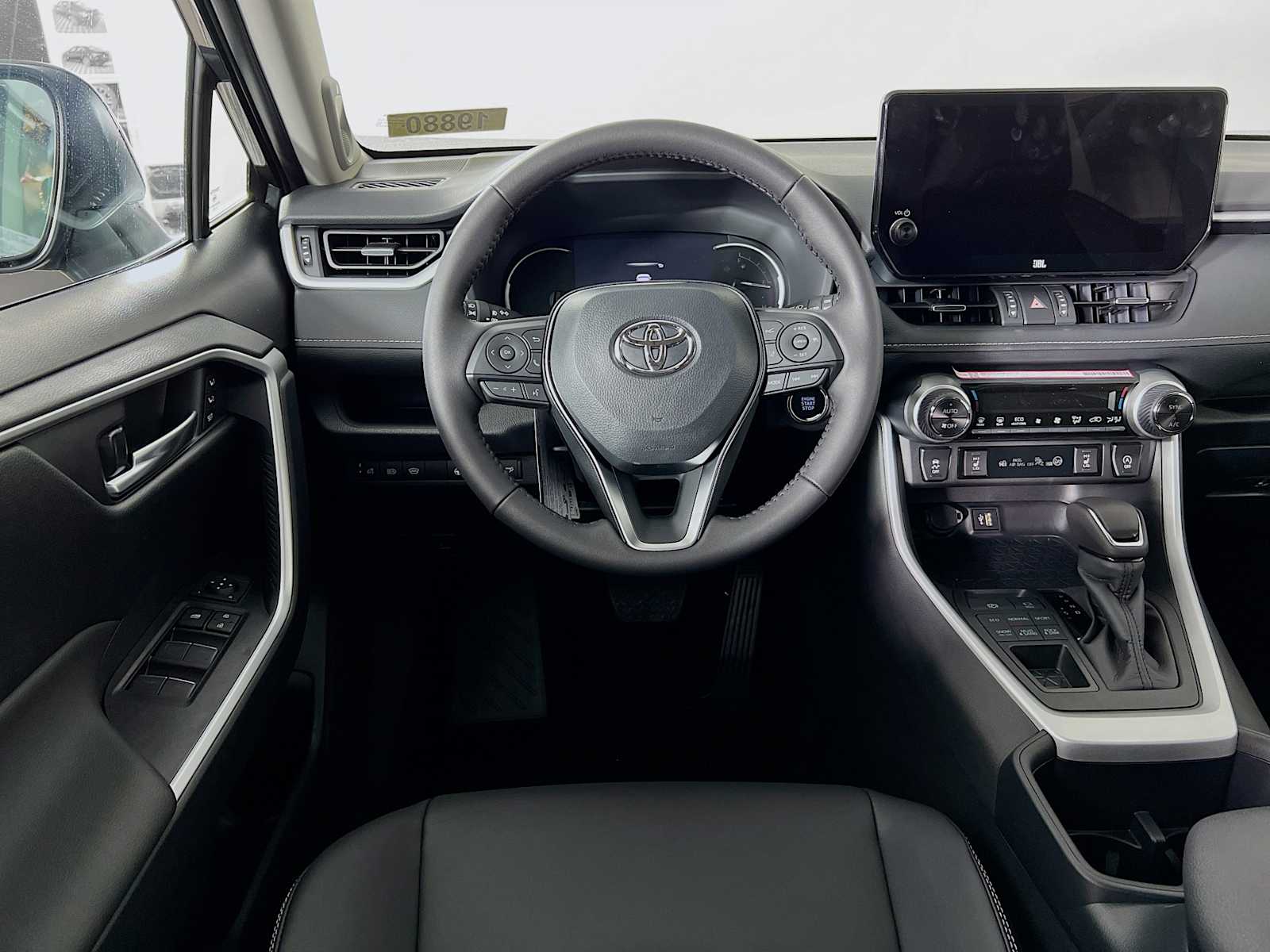 2025 Toyota RAV4 XLE Premium - Photo 15