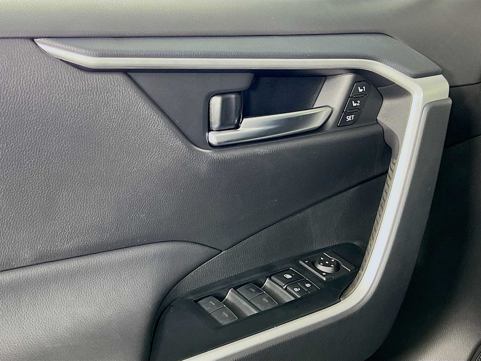 2025 Toyota RAV4 XLE Premium - Photo 16