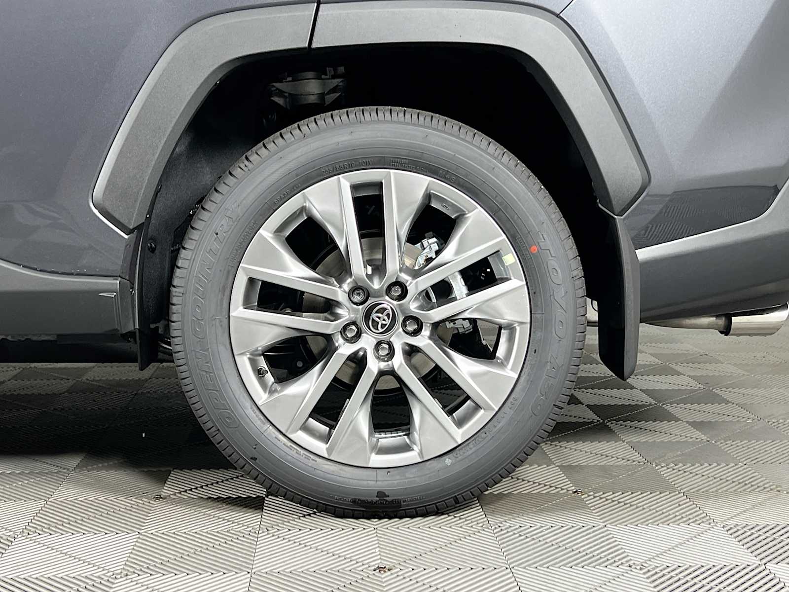 2025 Toyota RAV4 XLE Premium - Photo 19