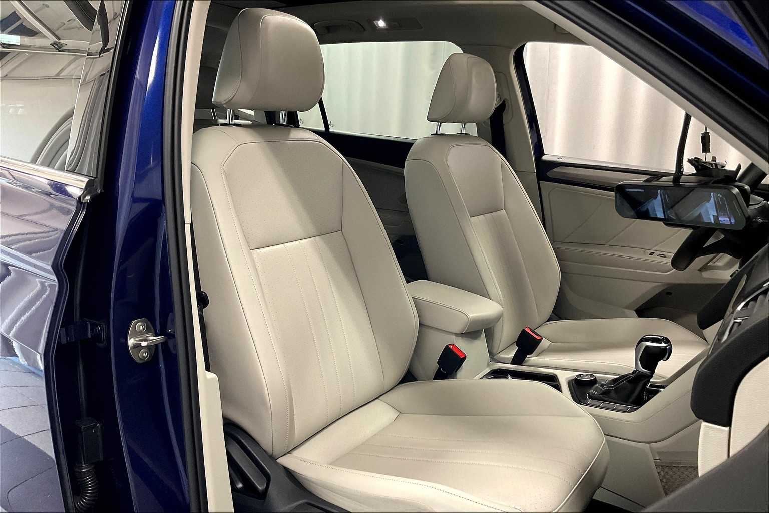 2022 Volkswagen Tiguan SE - Photo 11