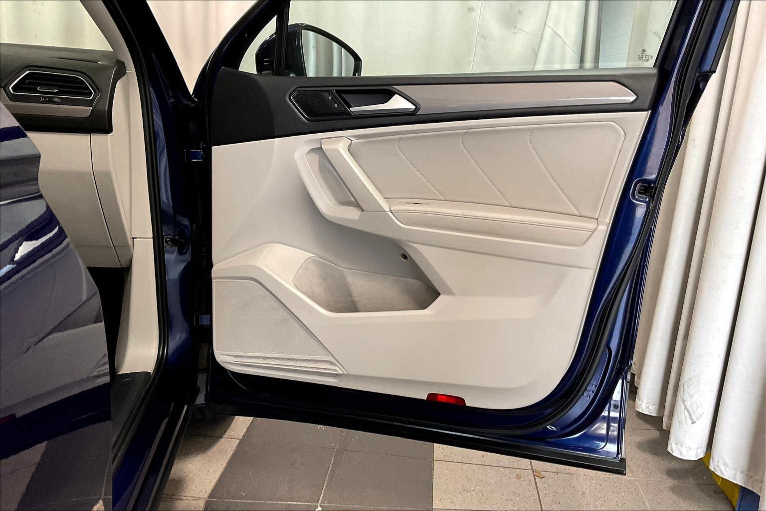 2022 Volkswagen Tiguan SE - Photo 12