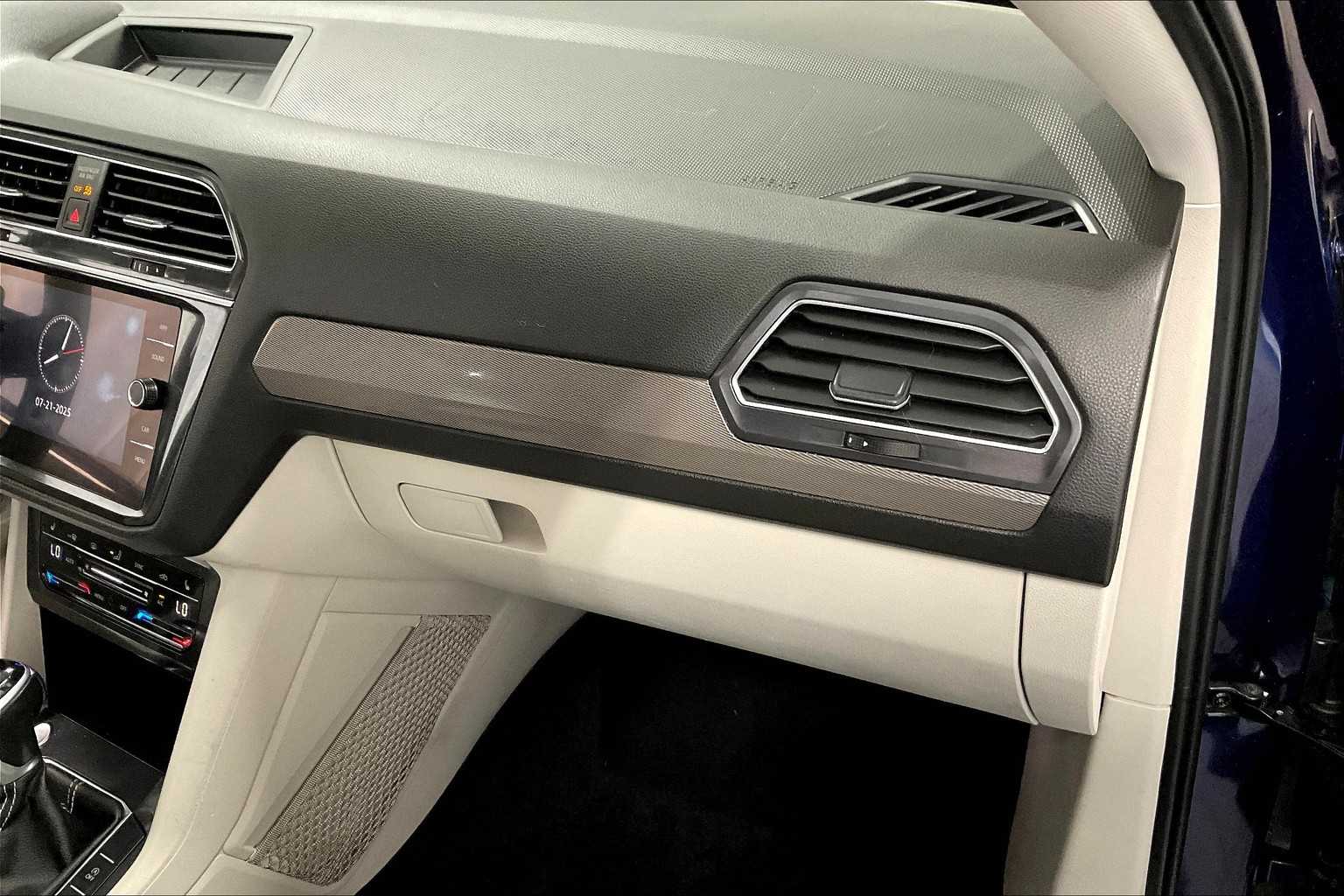 2022 Volkswagen Tiguan SE - Photo 13
