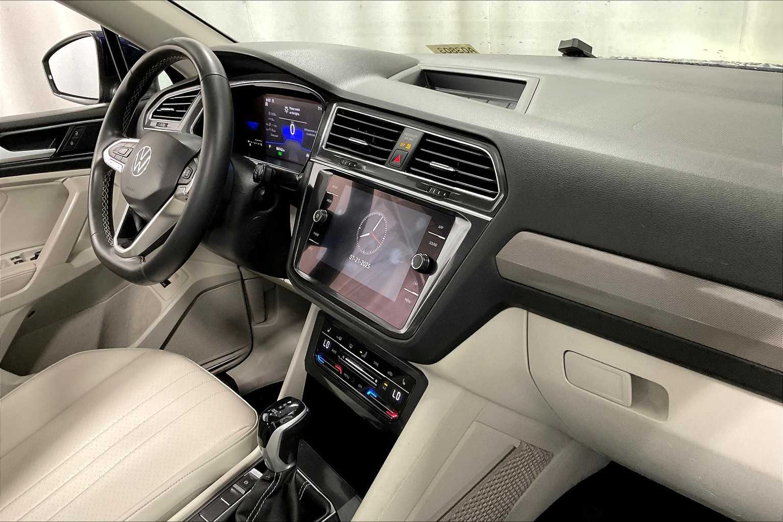 2022 Volkswagen Tiguan SE - Photo 14