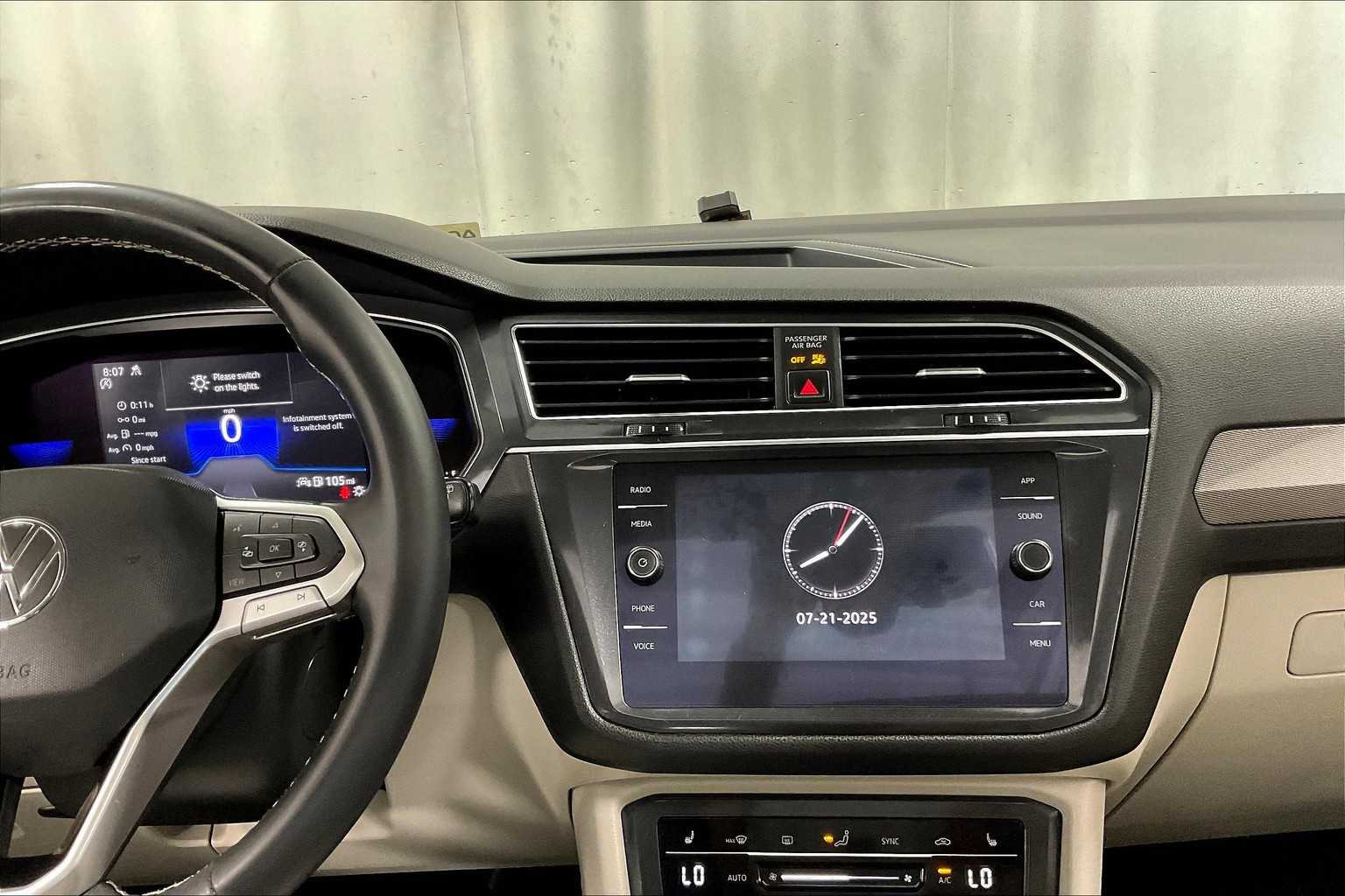 2022 Volkswagen Tiguan SE - Photo 18