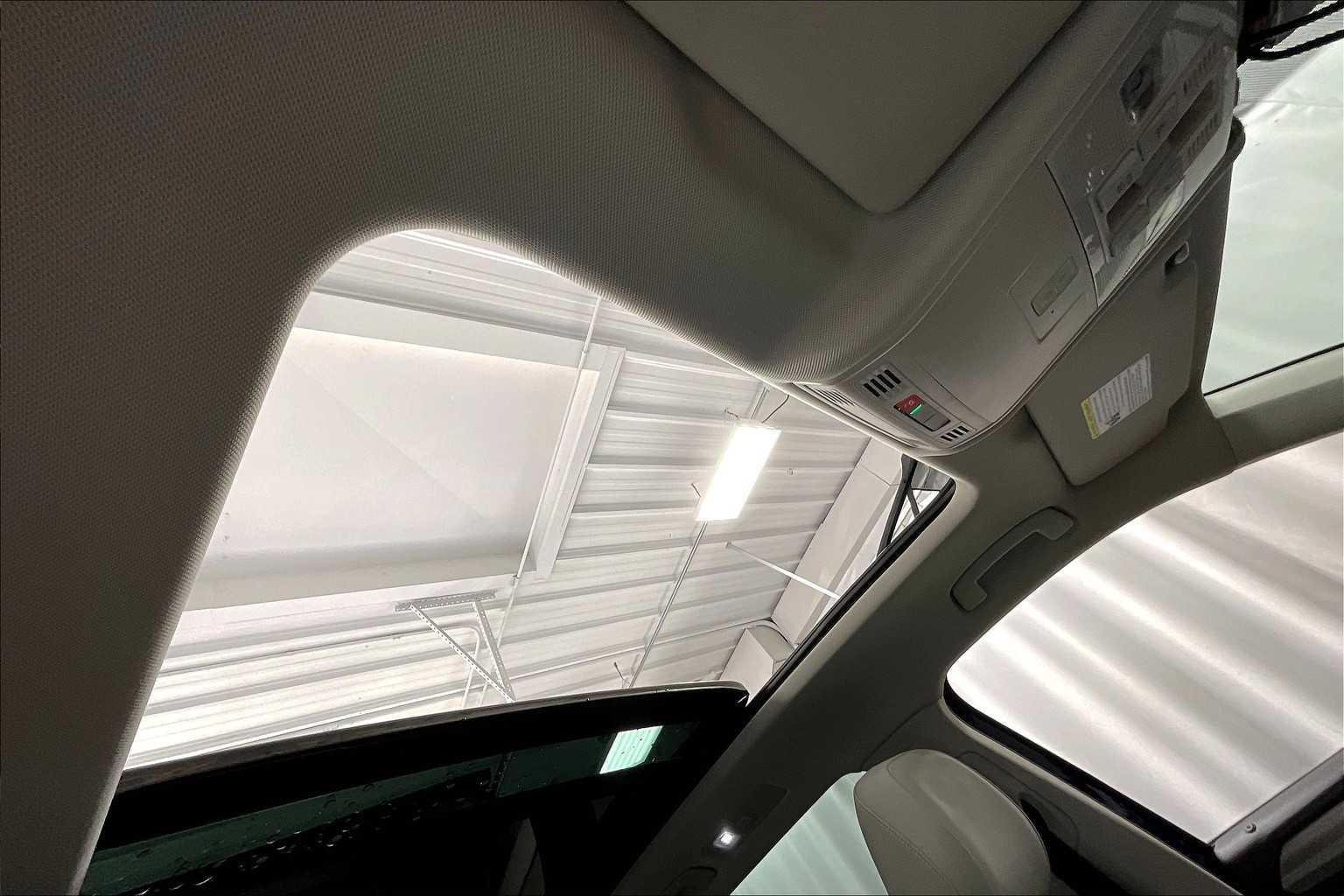 2022 Volkswagen Tiguan SE - Photo 22