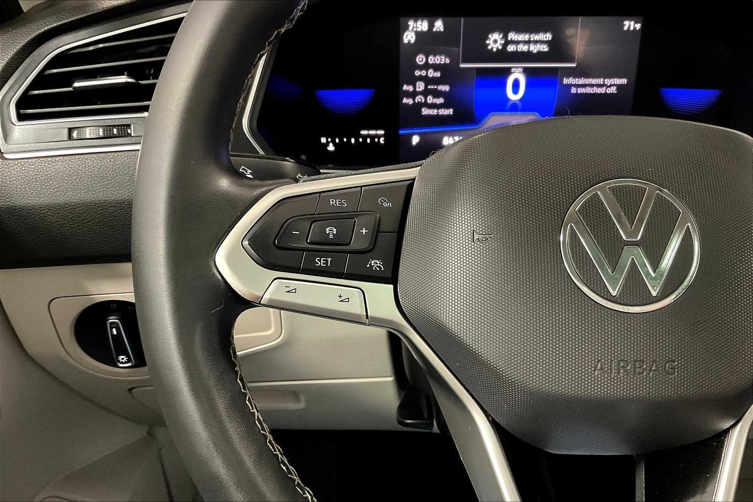 2022 Volkswagen Tiguan SE - Photo 23