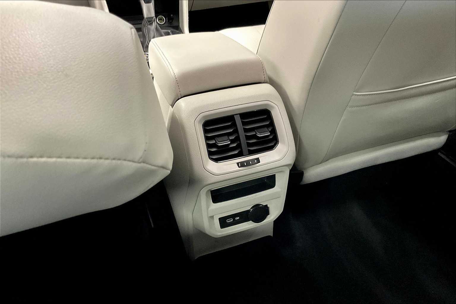 2022 Volkswagen Tiguan SE - Photo 28